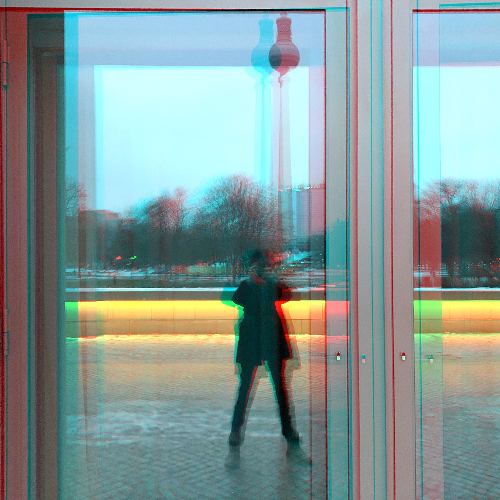 boKens selfportrait mirroring in Humboldt Forum window